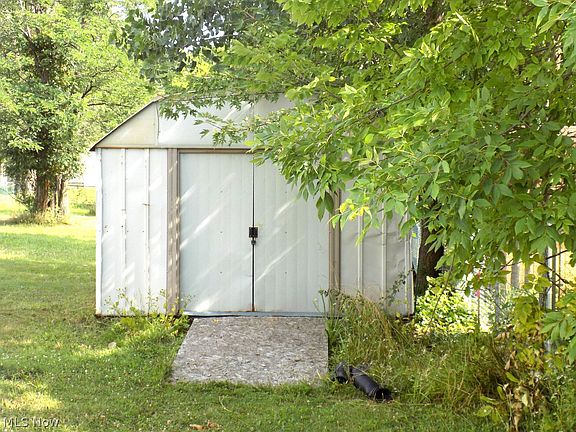 4th image of 1094 Moneta Ave
