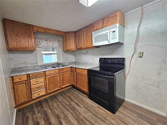 5th image of 601 S Park St