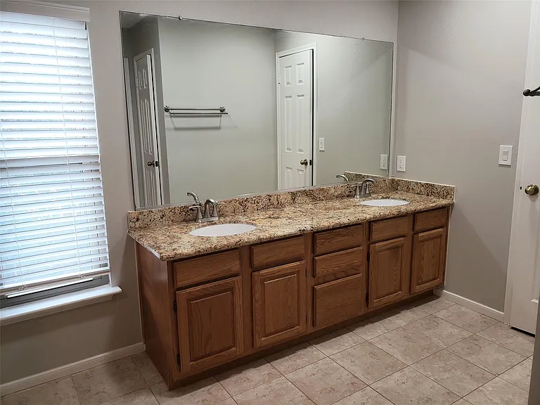 8714 Warrenford Dr — Photo 15