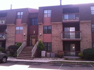 10 Powderhorn Ct #C, Woodbridge, NJ 07095