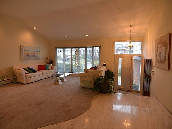 5th image of 769 Marilyn Ln