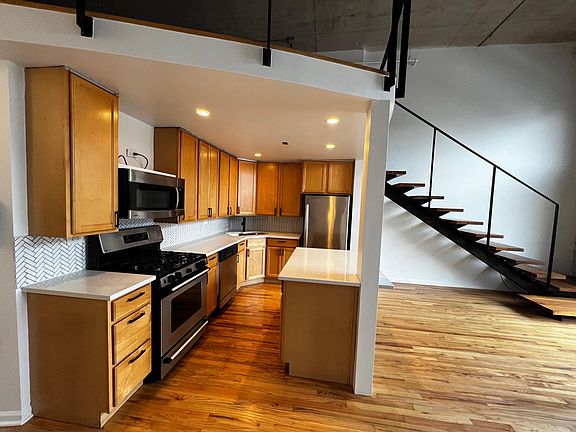 2nd image of 1934 N Washtenaw Ave APT 220