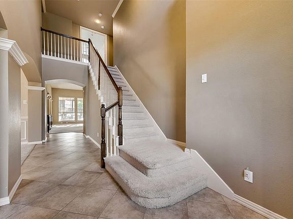 4th image of 2111 Old York Dr