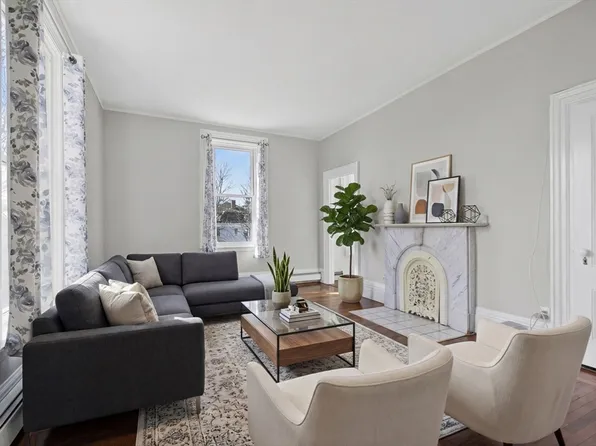 4 Mount Vernon St APT 4, Haverhill, MA 01830