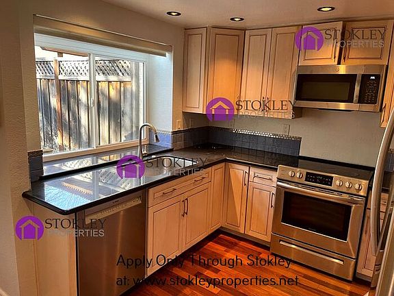 4th image of 324 Lake Brook Ct