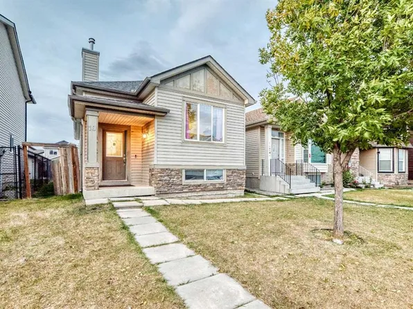 10 Saddlebrook Gdns NE, Calgary, AB T3J 5M6