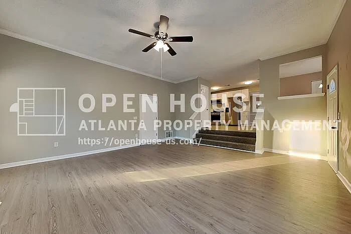 3 bed, 2.5 bath, 2386 sqft, $2,350 — Photo 3