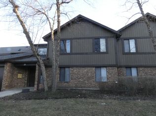 30 Creekside Cir APT A, Elgin, IL 60123