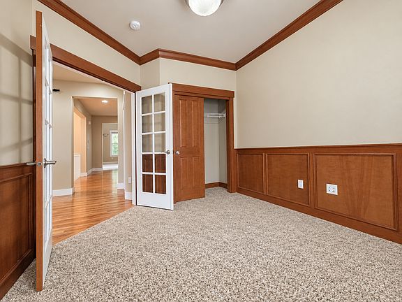 5th image of 1018 Pinehurst St