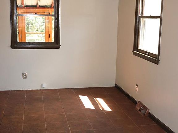 5th image of 518 Monterey St