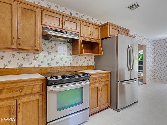 4th image of 202 Saddlewood Cor