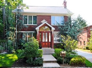 24 Red Brook Ter, Great Neck, NY 11024