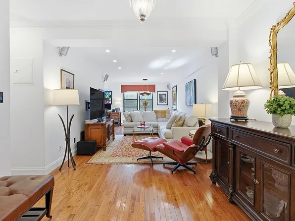 30 E 9th St APT 4NN, New York, NY 10003