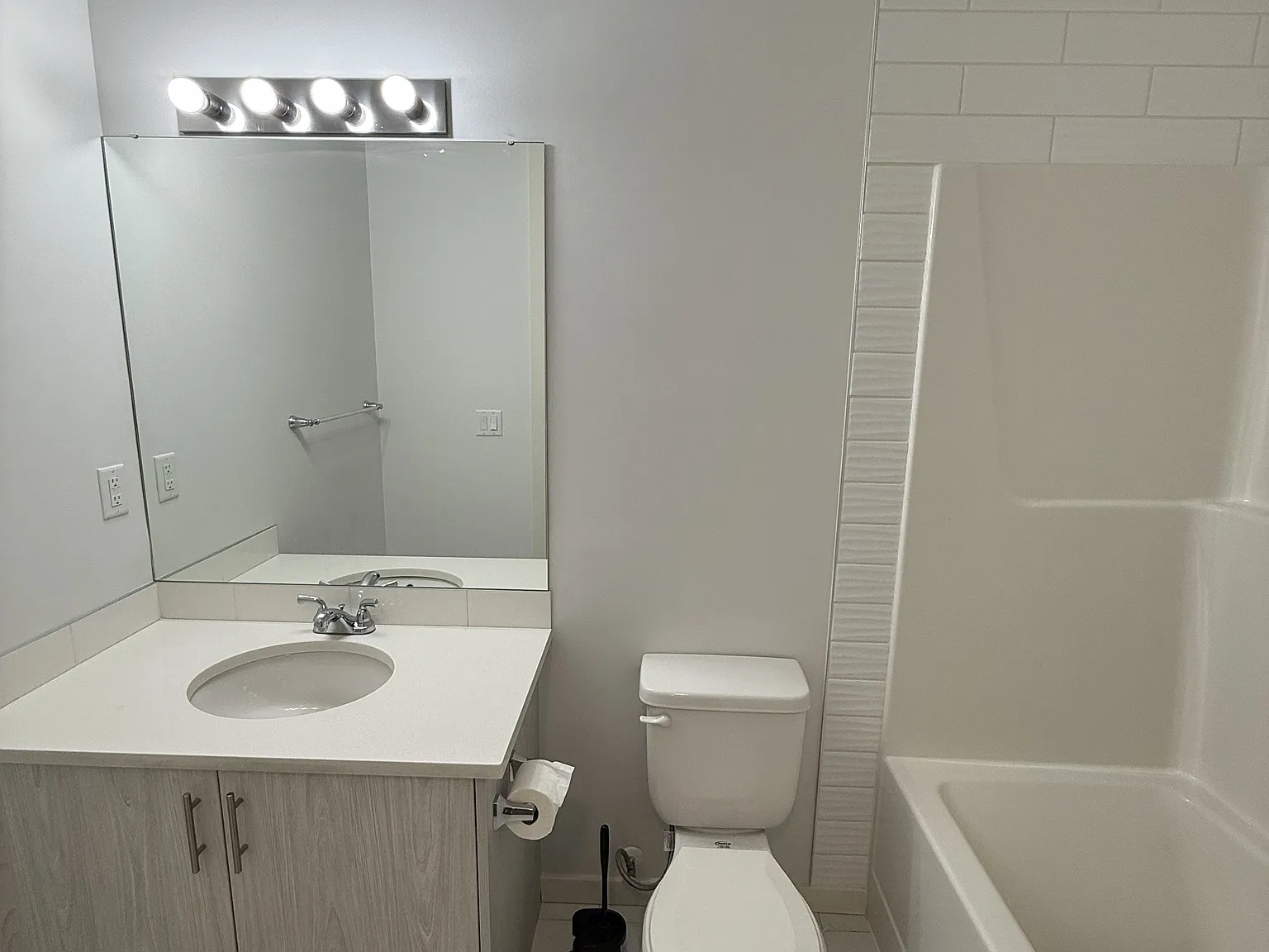 2 bed, 816 sqft, $1,950 — Photo 2