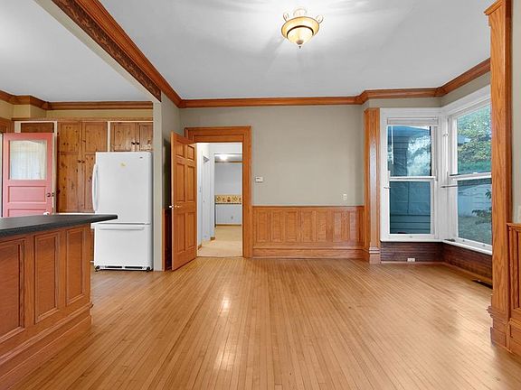 4th image of 114 N 7th Ave
