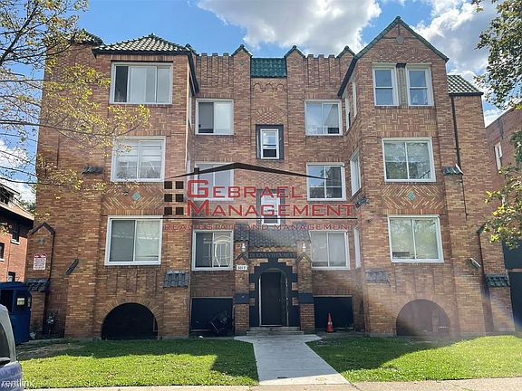 2nd image of 3017 W Buena Vista St #B5