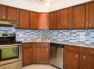 850 S Lorraine Rd APT 2K, Wheaton, IL 60189