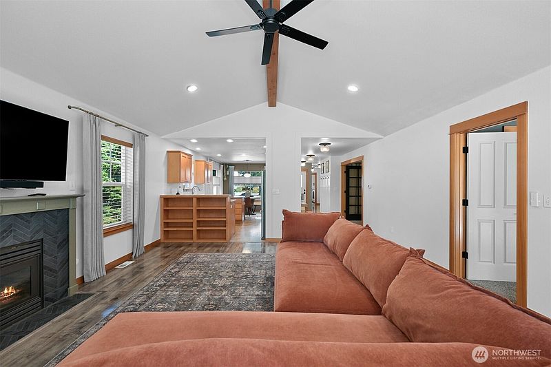 5th image of 2175 Willow Street