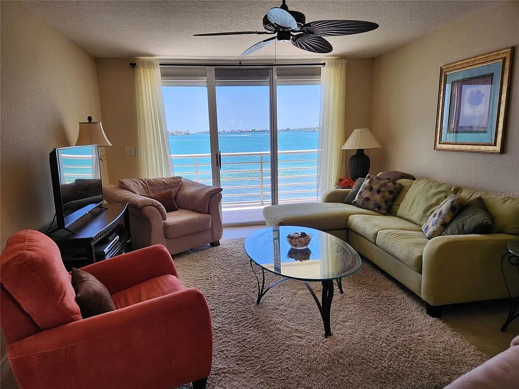 2 bed, 2.0 bath, 1185 sqft, $3,000 — Photo 3
