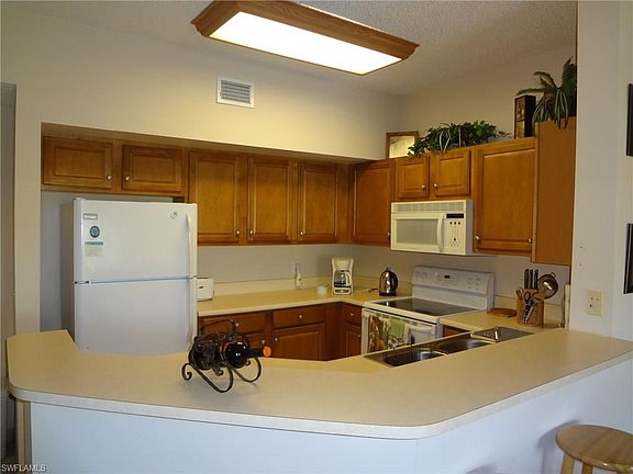 3rd image of 15655 Ocean Walk Cir APT 313