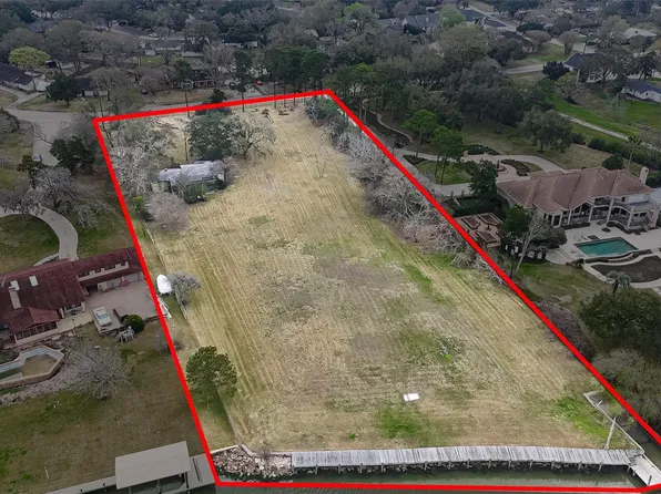 205 Lakeshore Dr, Seabrook, TX 77586