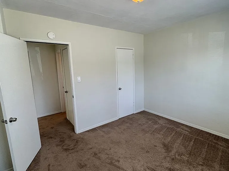 4542 N Lakewood Blvd. — Photo 23