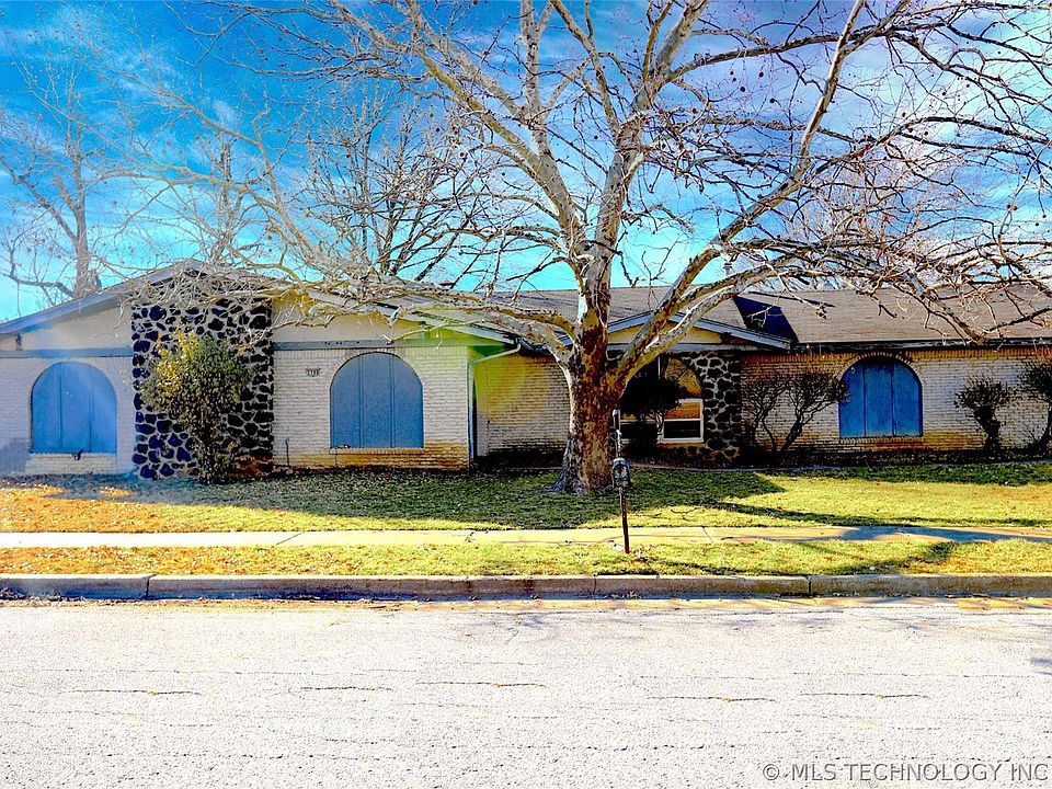 1st image of 2708 S 111th Ave E