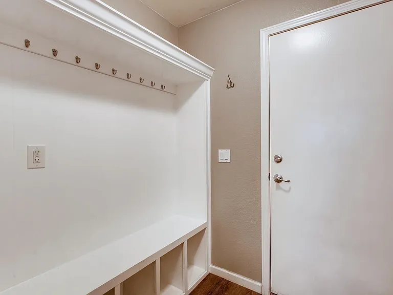 7604 S Quemoy St — Photo 26