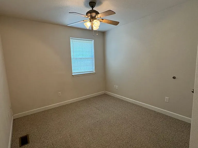 708 Hillside Dr — Photo 9