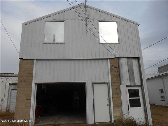 2nd image of 127 Main St W