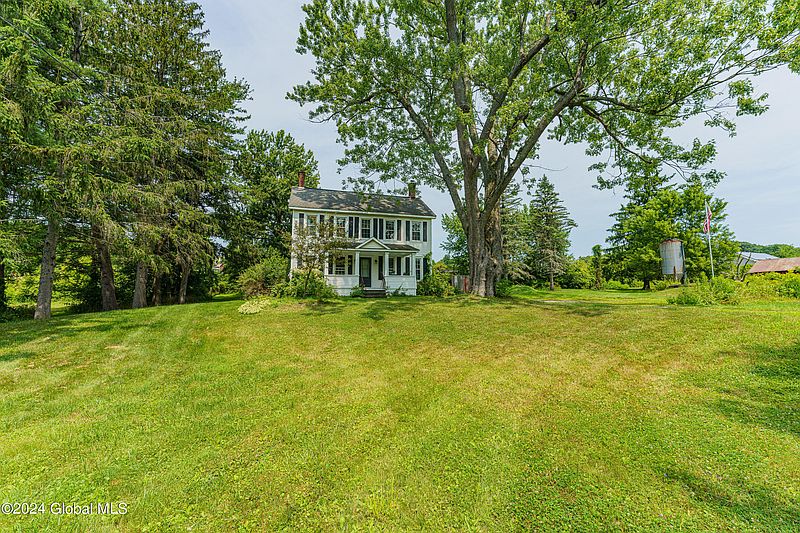 3rd image of 393 Snyders Corner Road