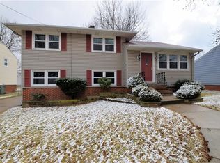 11205 Stoneham Rd, Parma Heights, OH 44130