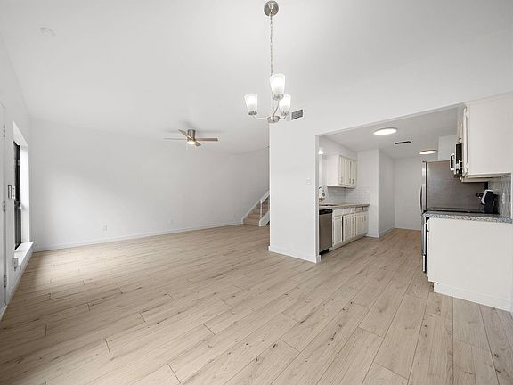 3rd image of 8433 Wednesbury Ln