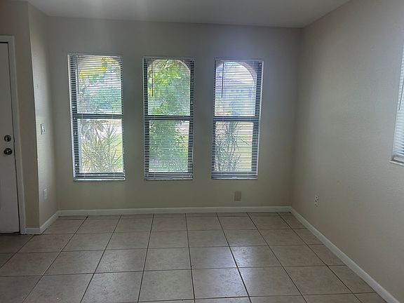 4th image of 215/217 SE 23rd Pl