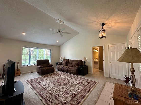 3rd image of 224 Lake Front Ct