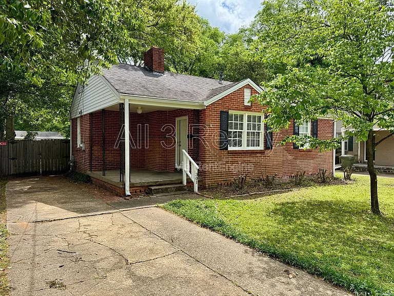 301 Bradley Dr — Photo 3