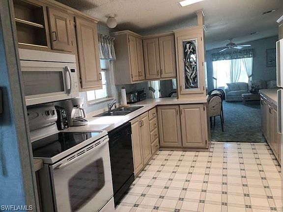 5th image of 272 Lakeside Dr