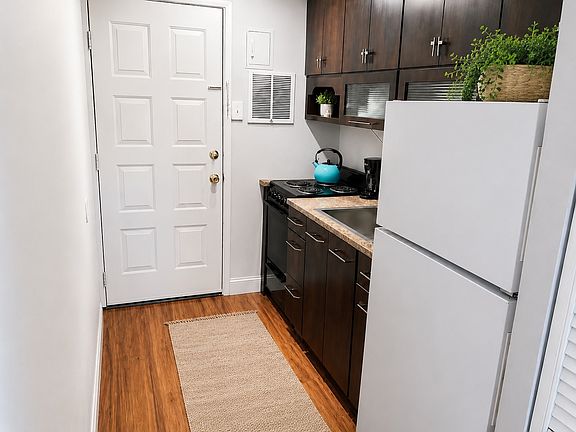 3rd image of 627 Garden Ave APT K-2