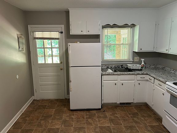 2nd image of 308-318 Holland Cir W #308
