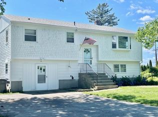 29 Reardon Dr, Middletown, RI 02842