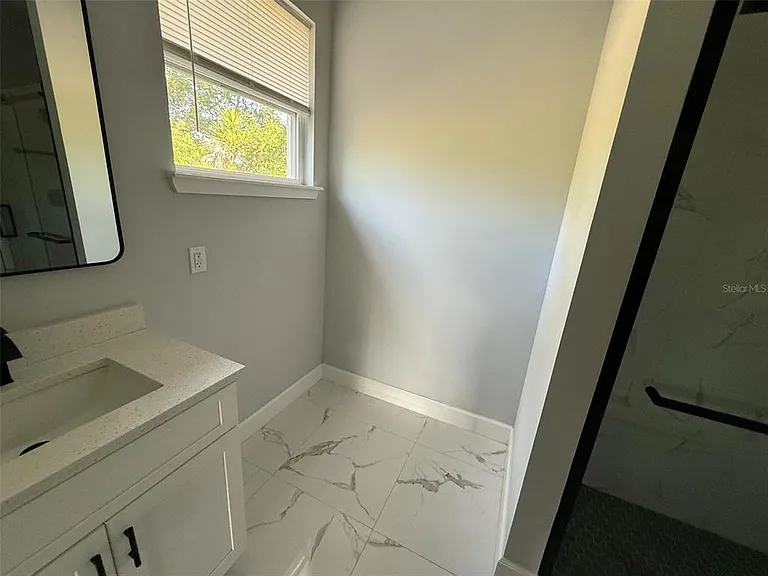 512 Sunset Rd N — Photo 12