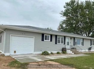 1001 6th Rd, Chapman, NE 68827