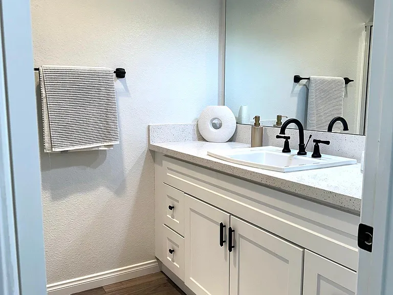 Vista Catalina Apartment Homes — Photo 20