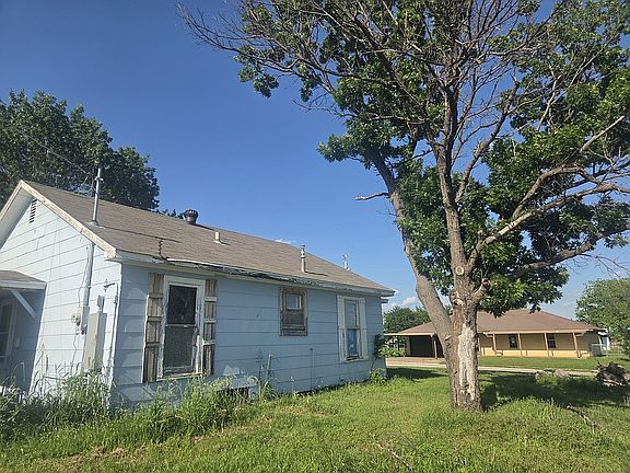 2nd image of 613 S Pecan St