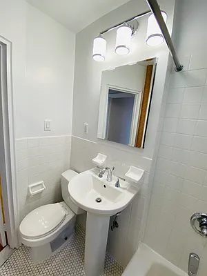 Rented by Metropolis Real Estate of Manhattan | media 16