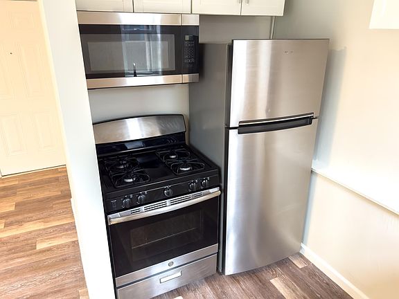 2nd image of 428-430 Liberty St #10998909