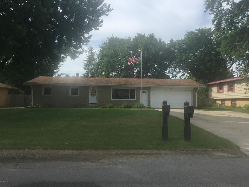 1st image of 370 Waverly Dr