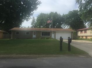 370 Waverly Dr, Benton Harbor, MI 49022