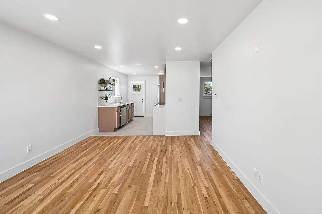 2 bed, 850 sqft, $2,200 — Photo 3