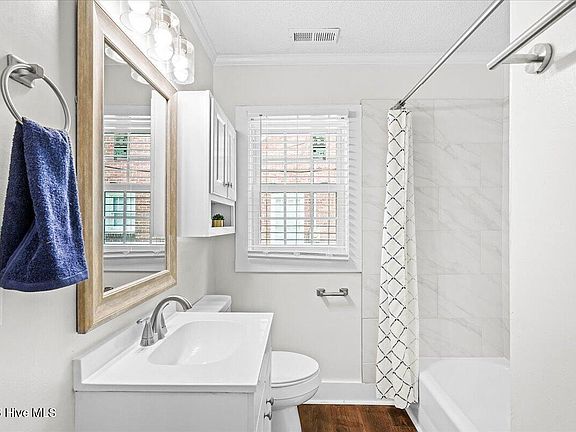 5th image of 601 E 8th Street
